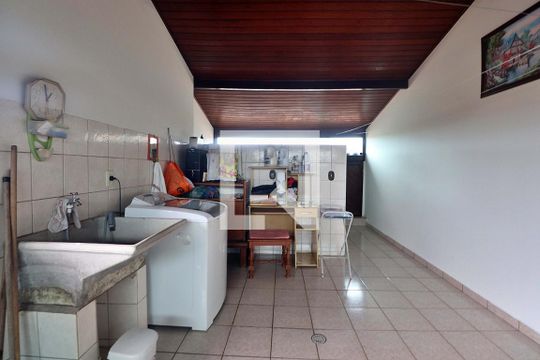 Lavanderia de casa à venda com 3 quartos, 199m² em Jardim Rina, Santo André