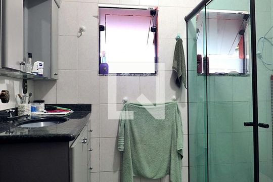 Banheiro do Quarto 1 - Suíte de casa à venda com 3 quartos, 199m² em Jardim Rina, Santo André