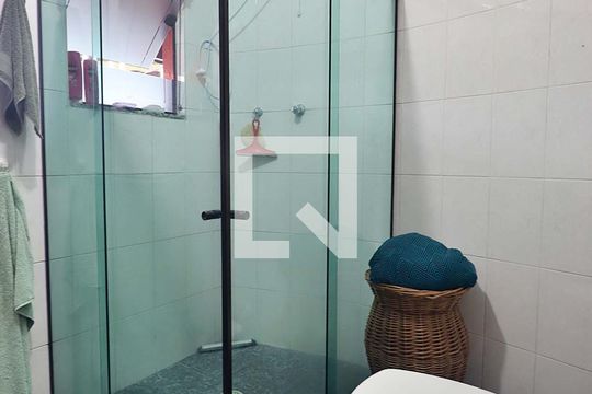 Banheiro do Quarto 1 - Suíte de casa à venda com 3 quartos, 199m² em Jardim Rina, Santo André