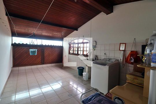 Lavanderia de casa à venda com 3 quartos, 199m² em Jardim Rina, Santo André