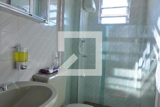 Banheiro Social de apartamento para alugar com 2 quartos, 57m² em Jardim Andarai, São Paulo