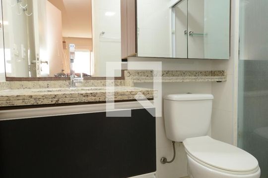 Banheiro da Suíte de apartamento à venda com 2 quartos, 63m² em Vila Castelo, São Paulo