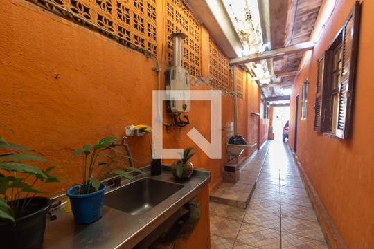 Corredor de casa à venda com 8 quartos, 250m² em Quitaúna, Osasco