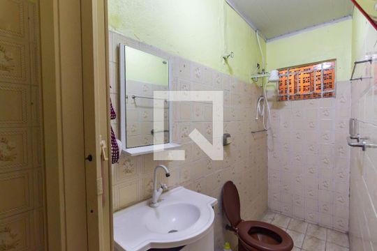 Banheiro de casa à venda com 8 quartos, 250m² em Quitaúna, Osasco