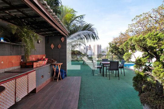 Área Externa de casa à venda com 5 quartos, 720m² em Pacaembu, São Paulo