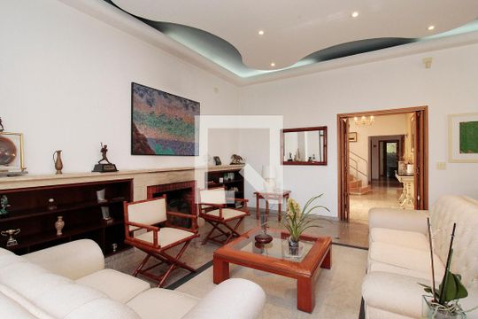 Sala de casa à venda com 5 quartos, 720m² em Pacaembu, São Paulo