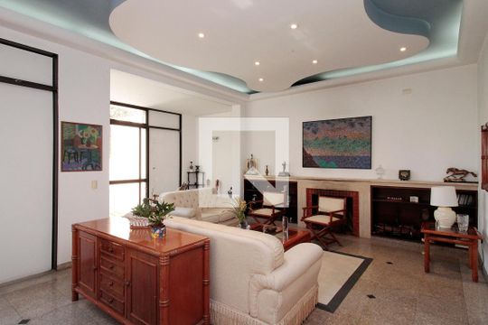 Casa à venda com 5 quartos, 720m² em Pacaembu, São Paulo