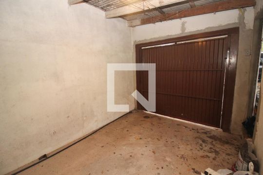 Garagem de casa à venda com 2 quartos, 120m² em Nonoai, Porto Alegre