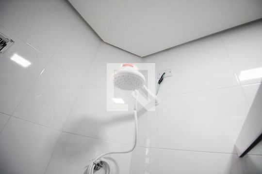 banheiro de apartamento para alugar com 1 quarto, 27m² em Vila Gustavo, São Paulo