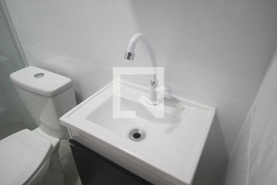 banheiro de apartamento para alugar com 1 quarto, 27m² em Vila Gustavo, São Paulo
