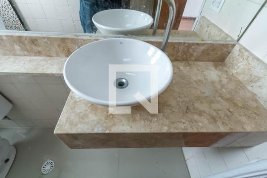 Banheiro de apartamento para alugar com 2 quartos, 59m² em Paulicéia, São Bernardo do Campo