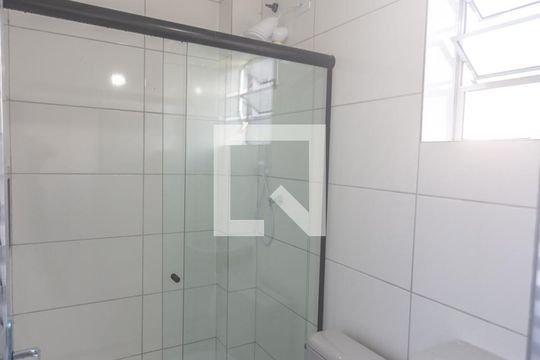 Banheiro social de kitnet/studio à venda com 1 quarto, 29m² em Taboão, São Bernardo do Campo