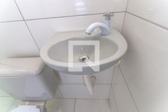 Banheiro social de kitnet/studio à venda com 1 quarto, 29m² em Taboão, São Bernardo do Campo