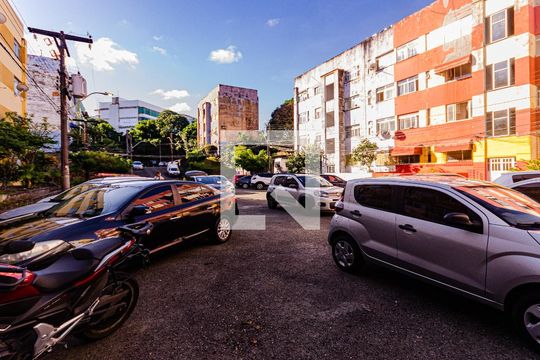 Estacionamento de apartamento para alugar com 2 quartos, 50m² em Condominio Sta. Barbara _ Brotas, Salvador