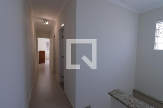 Corredor de casa à venda com 3 quartos, 200m² em Jardim Santo Elias, São Paulo