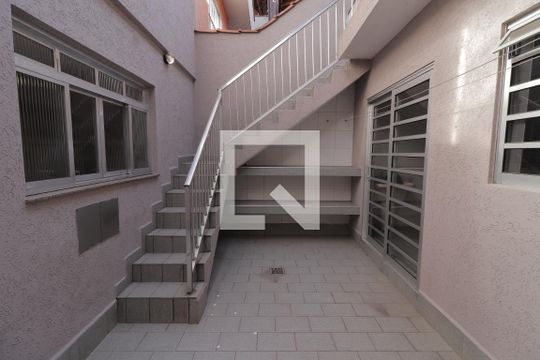 Quintal de casa à venda com 3 quartos, 200m² em Jardim Santo Elias, São Paulo