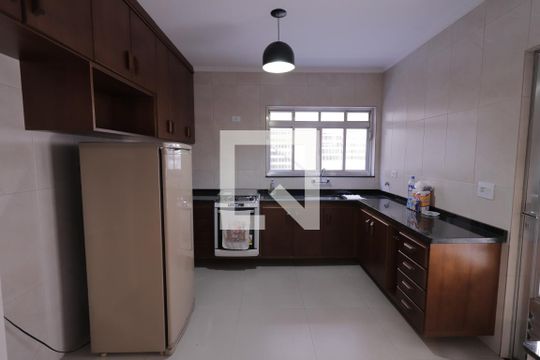 Cozinha de casa à venda com 3 quartos, 200m² em Jardim Santo Elias, São Paulo