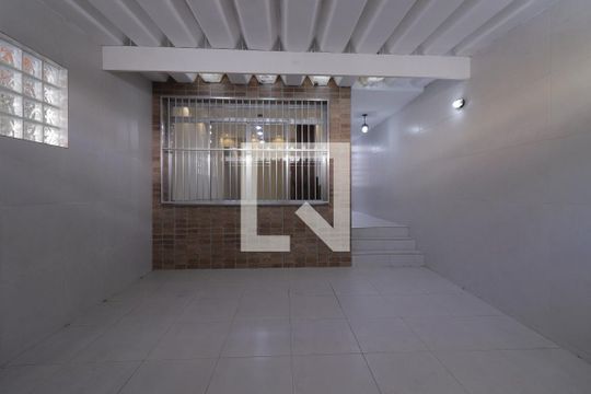 Garagem de casa à venda com 3 quartos, 200m² em Jardim Santo Elias, São Paulo