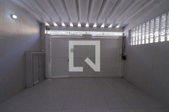 Garagem de casa à venda com 3 quartos, 200m² em Jardim Santo Elias, São Paulo
