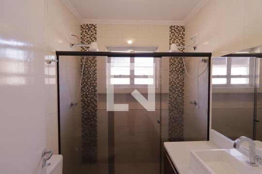 Banheiro 1 de casa à venda com 3 quartos, 200m² em Jardim Santo Elias, São Paulo