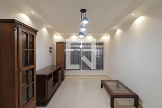 Casa à venda com 3 quartos, 200m² em Jardim Santo Elias, São Paulo
