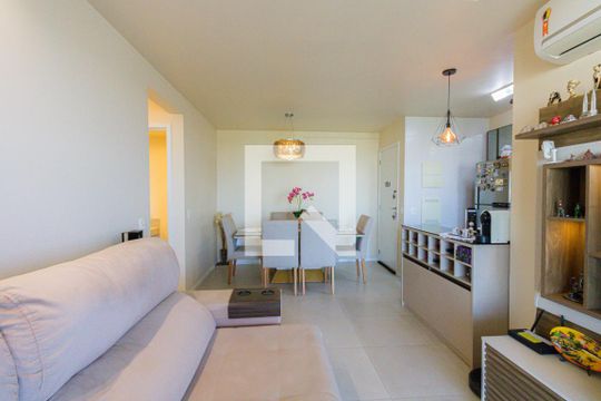 Sala de apartamento à venda com 2 quartos, 74m² em Barra da Tijuca, Rio de Janeiro