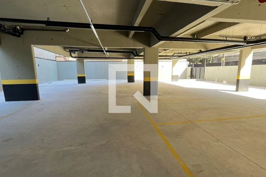 Garagem de kitnet/studio para alugar com 1 quarto, 30m² em Vila Nilo, São Paulo