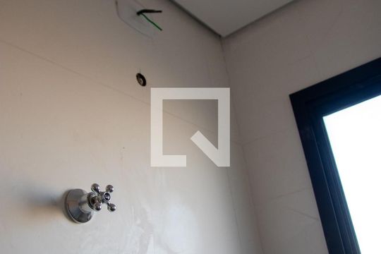 Banheiro de kitnet/studio para alugar com 1 quarto, 30m² em Vila Nilo, São Paulo