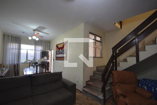 Sala de casa à venda com 5 quartos, 269m² em Vila Kosmos, Rio de Janeiro