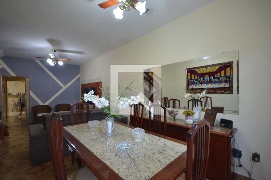 Sala de casa à venda com 5 quartos, 269m² em Vila Kosmos, Rio de Janeiro