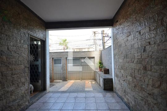 Garragem de casa à venda com 5 quartos, 269m² em Vila Kosmos, Rio de Janeiro