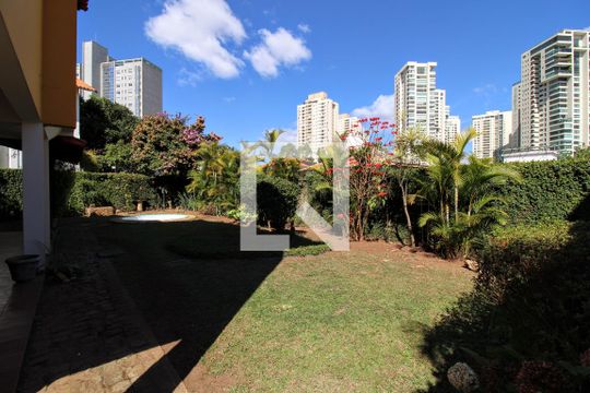Área comum de casa à venda com 4 quartos, 300m² em Belvedere, Belo Horizonte