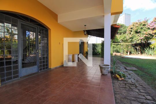 Área comum de casa à venda com 4 quartos, 300m² em Belvedere, Belo Horizonte