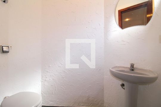 Banheiro de casa à venda com 4 quartos, 300m² em Belvedere, Belo Horizonte