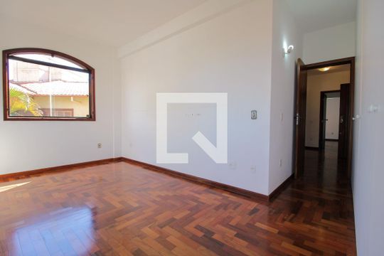Sala de casa à venda com 4 quartos, 300m² em Belvedere, Belo Horizonte