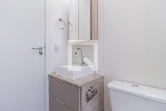 Banheiro de apartamento para alugar com 2 quartos, 47m² em Presidente Altino, Osasco
