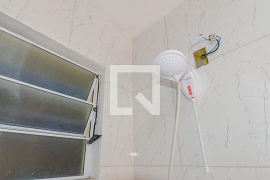 Banheiro de apartamento para alugar com 1 quarto, 36m² em Canto da Lagoa, Florianópolis
