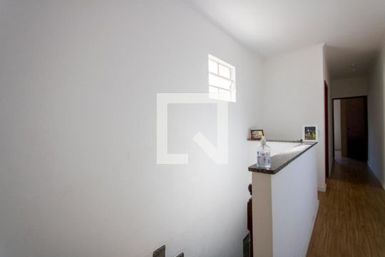 Corredor de casa à venda com 3 quartos, 244m² em Vila Mazzei, Santo André