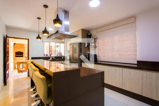 Cozinha de casa à venda com 3 quartos, 244m² em Vila Mazzei, Santo André