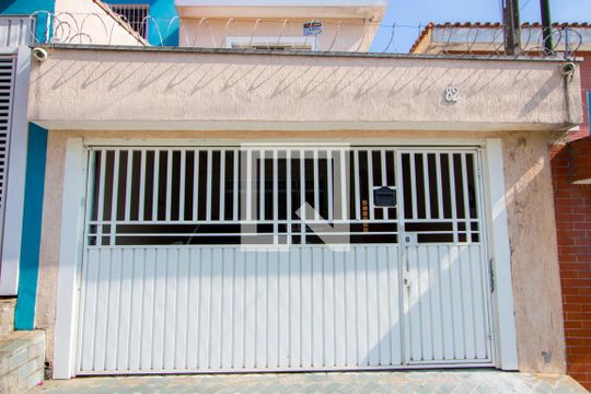 Fachada de casa à venda com 3 quartos, 244m² em Vila Mazzei, Santo André