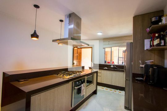 Cozinha de casa à venda com 3 quartos, 244m² em Vila Mazzei, Santo André