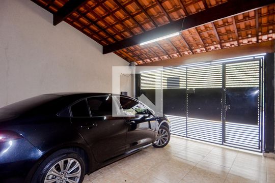 Garagem de casa à venda com 2 quartos, 140m² em Vila Camargos, Guarulhos