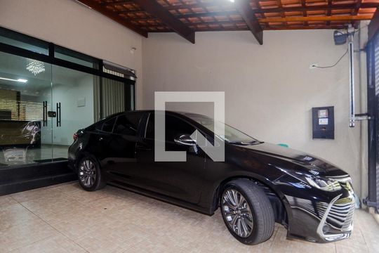 Garagem de casa à venda com 2 quartos, 140m² em Vila Camargos, Guarulhos