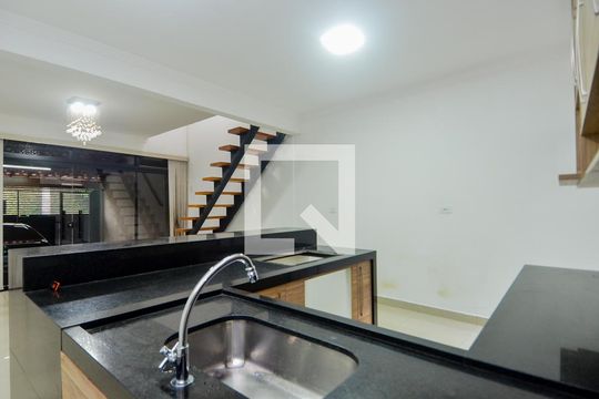Cozinha de casa à venda com 2 quartos, 140m² em Vila Camargos, Guarulhos