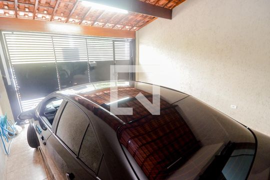 Garagem de casa à venda com 2 quartos, 140m² em Vila Camargos, Guarulhos