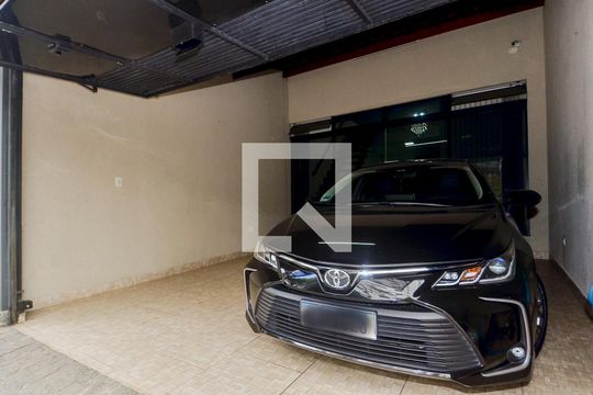 Garagem de casa à venda com 2 quartos, 140m² em Vila Camargos, Guarulhos