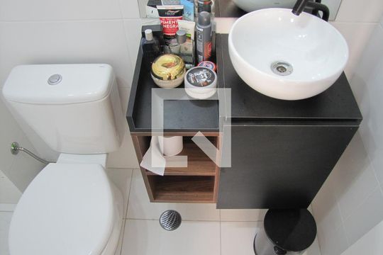 Banheiro da Suíte de apartamento para alugar com 1 quarto, 28m² em Vila Penteado, São Paulo