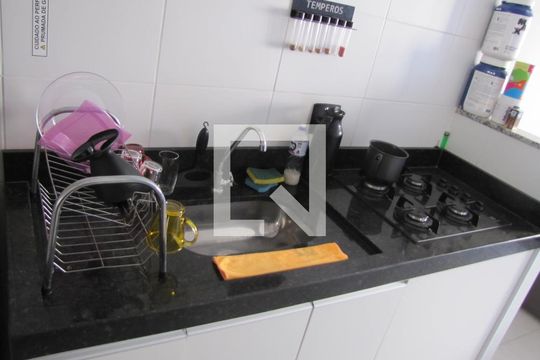Cozinha e Área de Serviço de apartamento para alugar com 1 quarto, 28m² em Vila Penteado, São Paulo