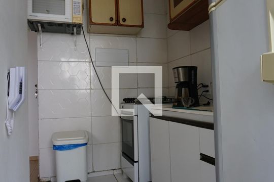 Cozinha de apartamento para alugar com 2 quartos, 49m² em Jardim Boa Vista (zona Oeste), Osasco