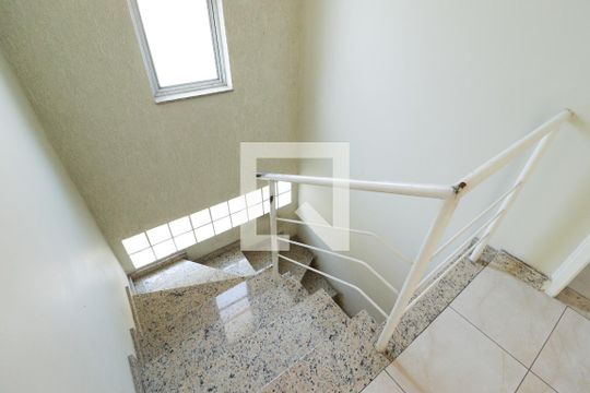 Escada de casa à venda com 5 quartos, 275m² em Parque São Domingos, São Paulo